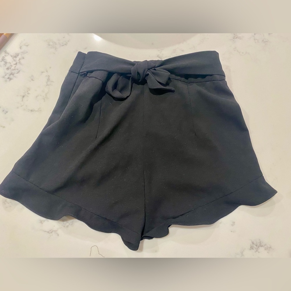 Black ruffled Lulus shorts. Size S. Gently worn. In great condition.